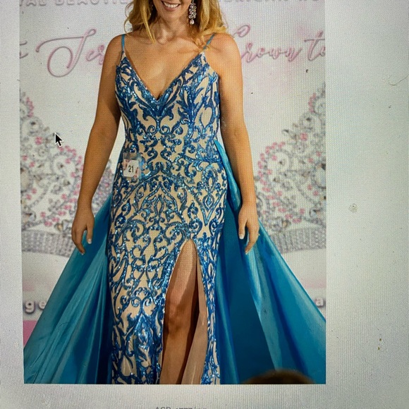Amazing pageant gown. Belt added - Picture 3 of 4